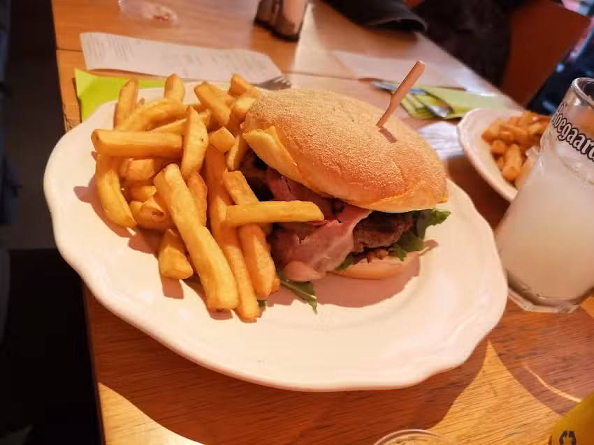 Ad Hoc – Resto Bar