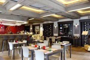 Bistro Tribunal “Chez Yf”