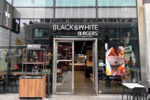 Burger noir et blanc Anspach