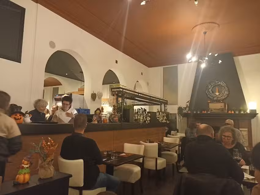 Brasserie / Pommesbude Cumptich