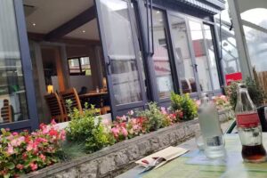 Brasserie Jeanne, Restaurant