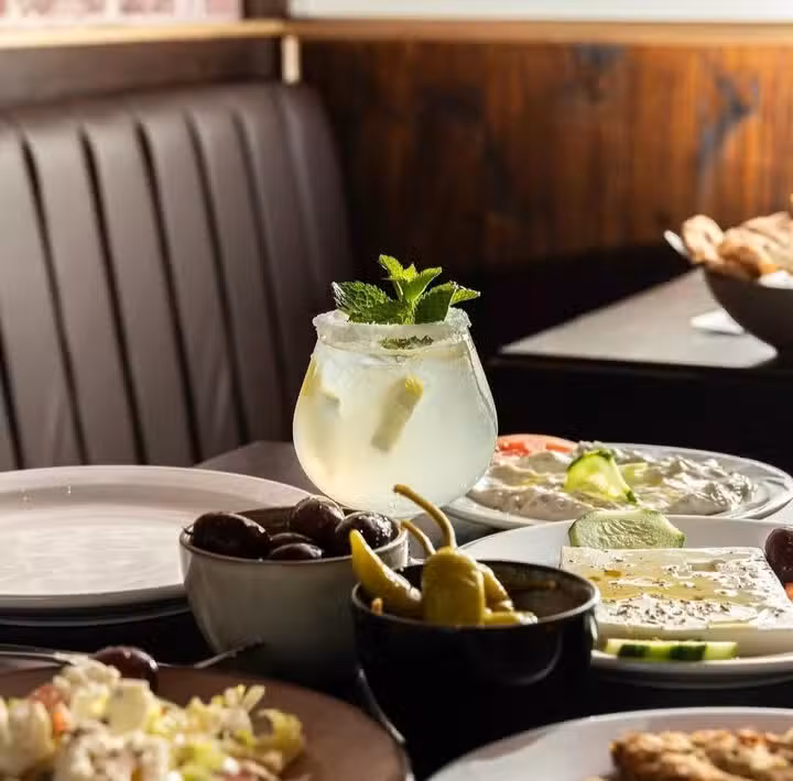 CAFÉ-TAVERNE PETIT CASTEL