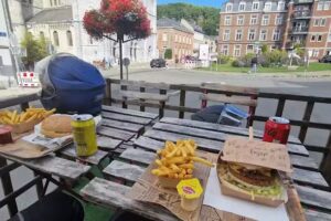 Kanadische Burger und Pizza SPA