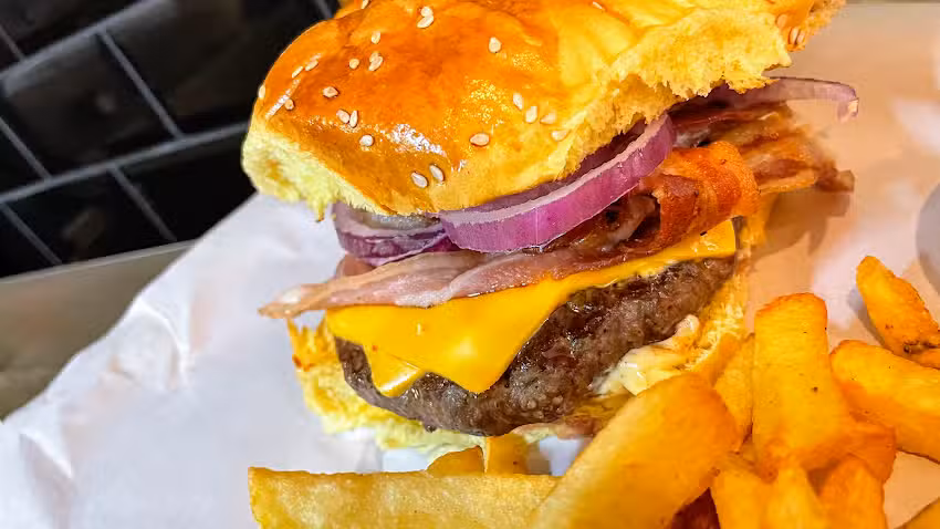 Chez Petruz Pommesbude und Pizzeria