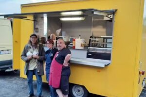 la tente du voleur (friterie ambulante)