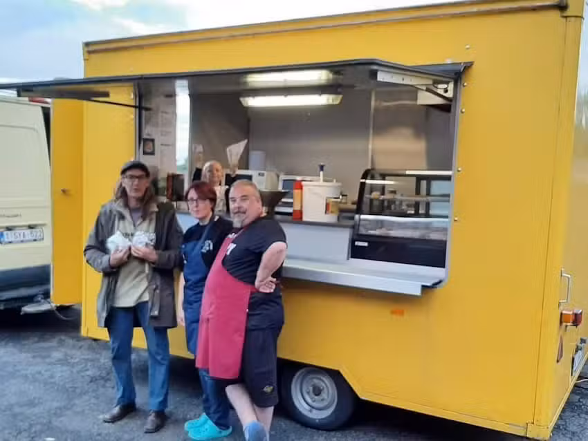 la tente du voleur (friterie ambulante)