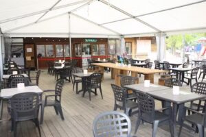 Die Brielschuur-Essens- und Getränkehalle-Minigolf