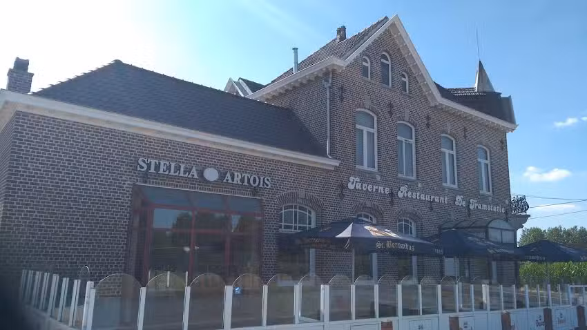 Die Straßenbahnhaltestelle