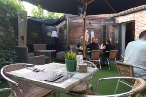 Den Tache by Chez nona