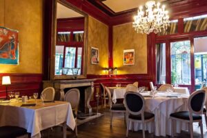 Fenêtre sur Cour & Chalet sur Cour