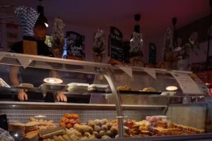 Imbissbude an der Kirche