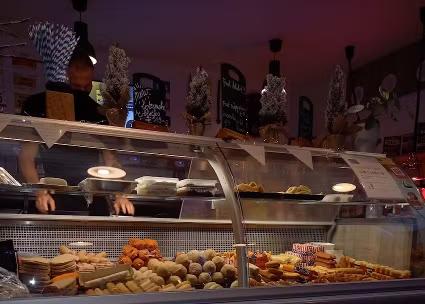 Imbissbude an der Kirche