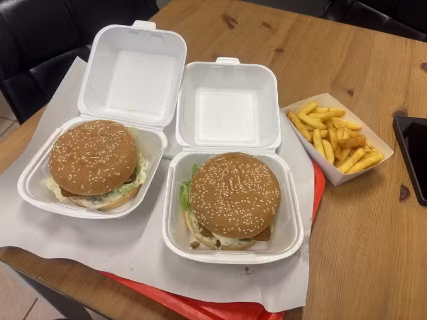 Der Corner Boom Pommesladen