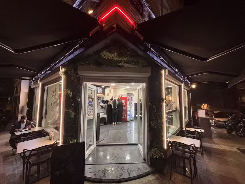 Golden Corner 〽️angal döner ( HALAL )