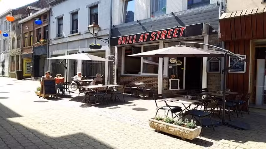 GRILL AUF DER STRASSE