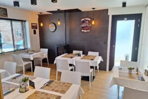 HANZIES’ FRIETKOT (friet- en eethuis – springkastelen)