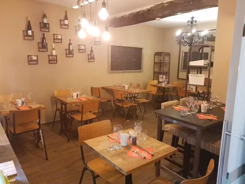 Haut Comme Trois Pommes