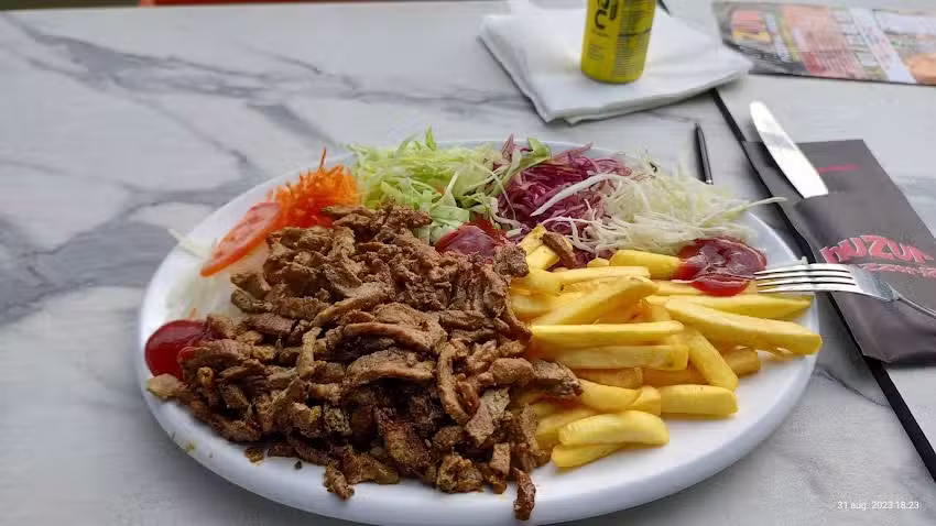 Huzur Pizerria Kebab Peer
