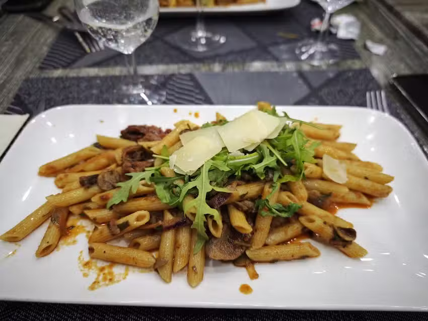 DAS MÄDCHEN NAPOLETANO