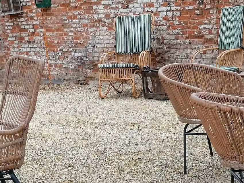 In der Falle auf FRIES/TALK CAFE