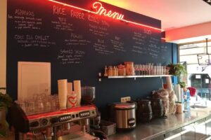 Genoux contre menton