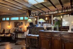 L’Eau Antique – La Fontaine Du Sabotier