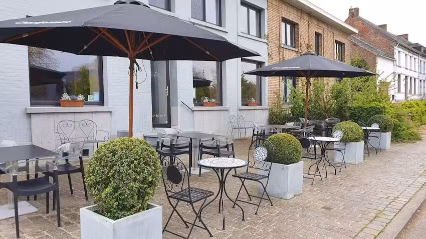 L Esprit Village restaurant