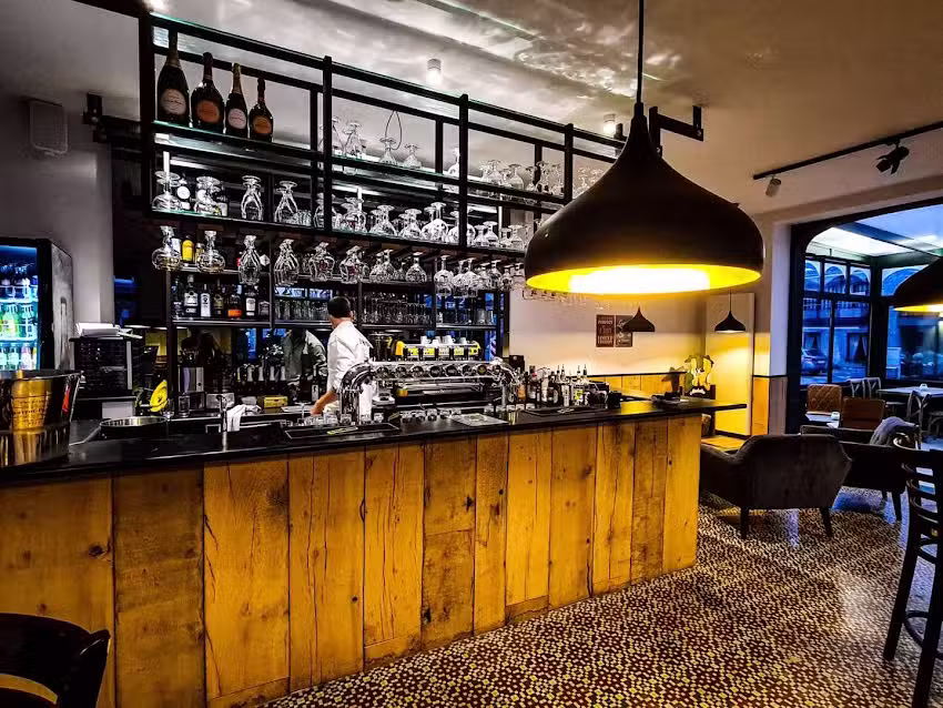 LE CENTRAL BISTRO TAPAS