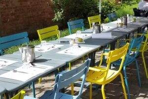 Les Uns et Les Autres