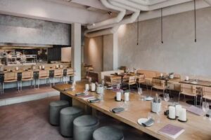 Moins de restaurants