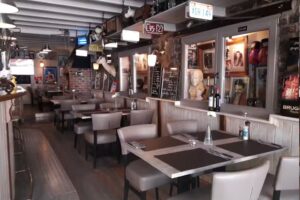 Café Memphis Talk and Eat