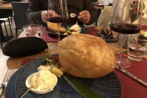 Emblème du restaurant thaïlandais Mu Daeng