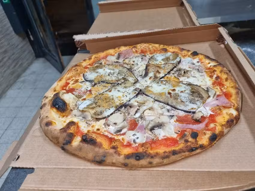 Pizzeria Mamma Mia au feu de bois