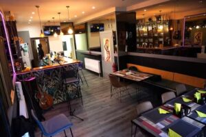 Quenchy – Bruxelles – Cuisine faite avec amour, boissons, musique live et bien plus encore