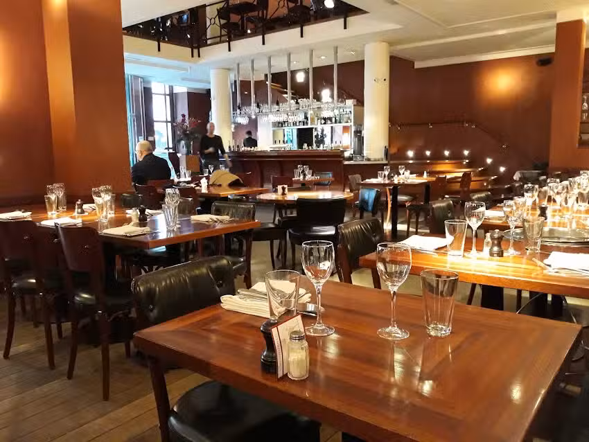 Restaurant Bar Café Theater