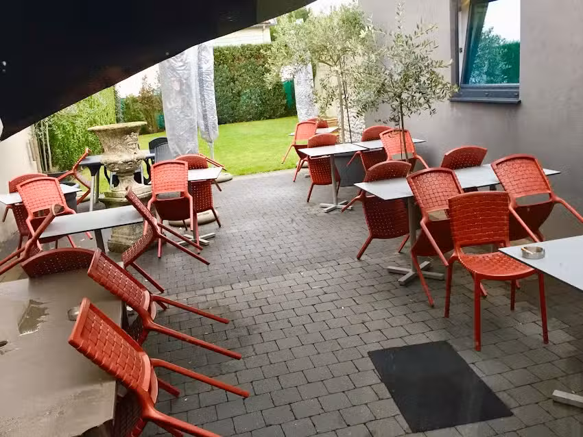 Unterhalb der Brücke