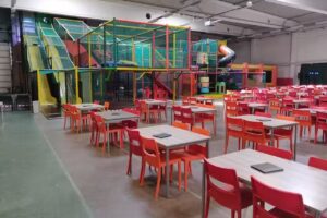 Village de jeux et restaurant tropical