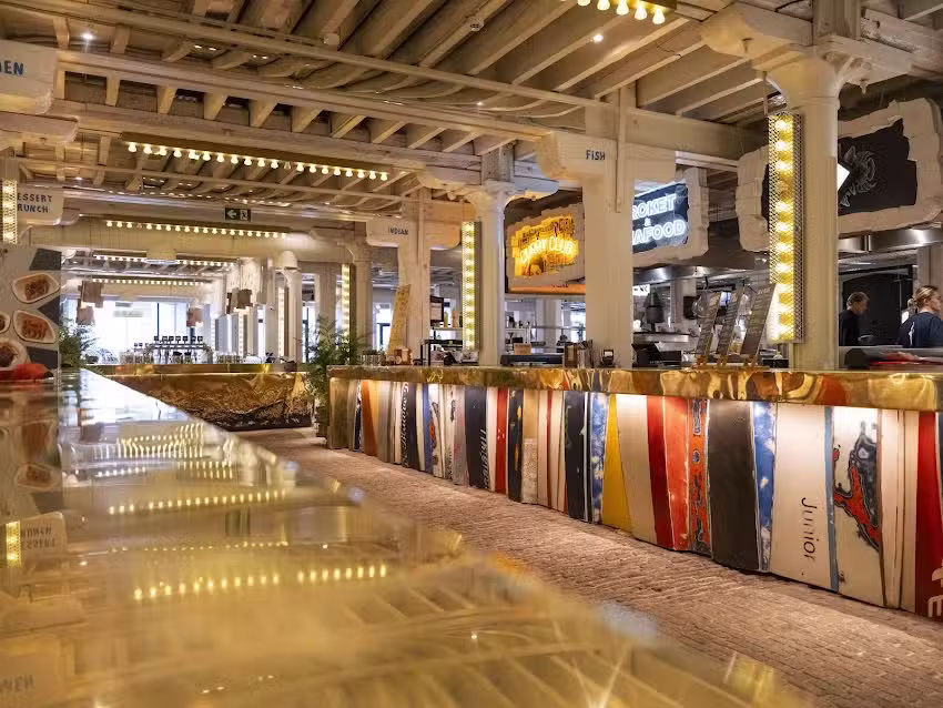 Marché alimentaire de partage de loups | Félix Pakhuis