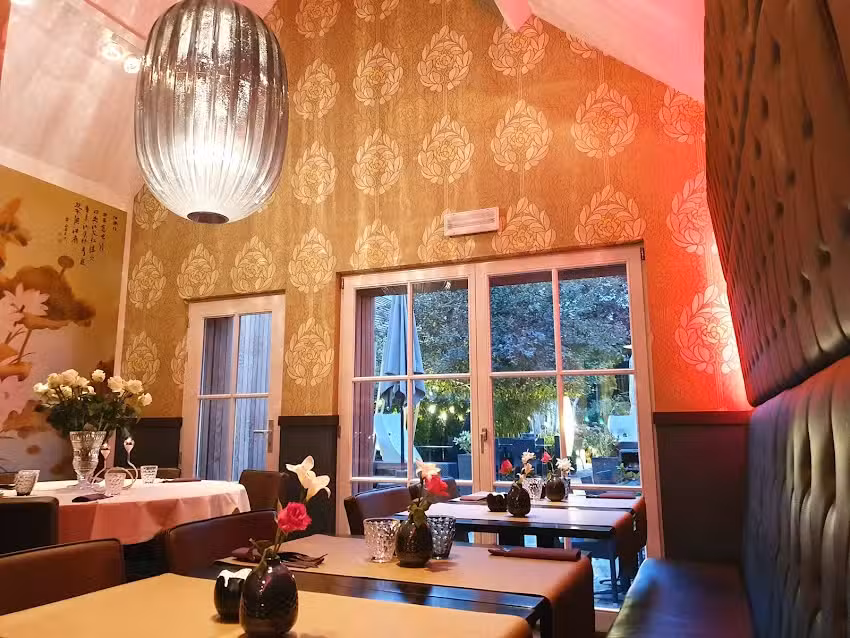 Yi Jiang Nan • Restaurant